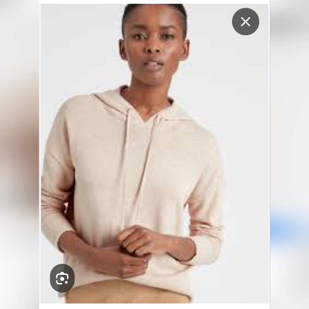 Banana Republic Soft Heather Cream Knit Sweater Hoodie with pockets